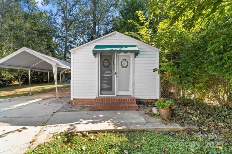 Property image 5 of 502 Dunham Road in Thomas Acres, Gastonia, NC 28054