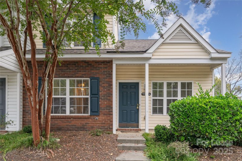 Property image 2 of 16849 Greenlawn Hills Court in Old Stone Crossing, Charlotte, NC 28213