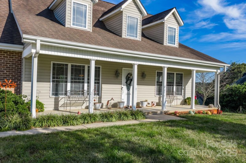 Property image 2 at 5514 Land Harbour Drive, Granite Falls, NC 28630