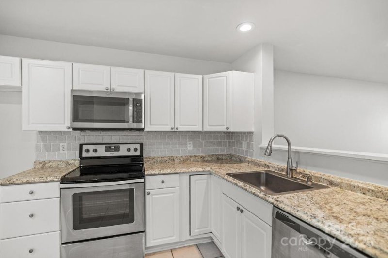 Property image 2 of 15310 Brynfield Drive in Maplecrest, Charlotte, NC 28277