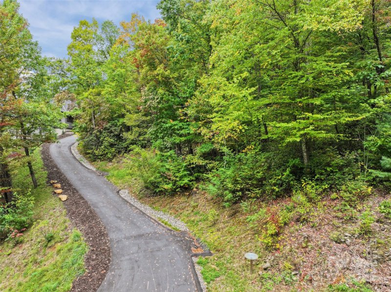 Property image 3 of 621 Macallan Drive in Highland Forest, Waynesville, NC 28786