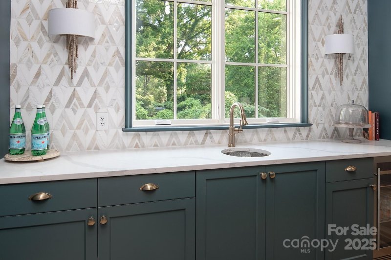 Property image 2 of 1214 S Kings Drive in Myers Park, Charlotte, NC 28207