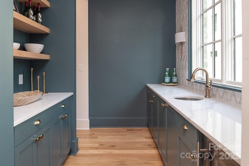 Property image 3 of 1214 S Kings Drive in Myers Park, Charlotte, NC 28207