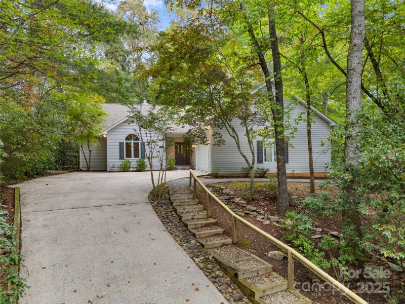 Property image 3 of 111 Wintergreen Drive in Deerlake Village, Brevard, NC 28712