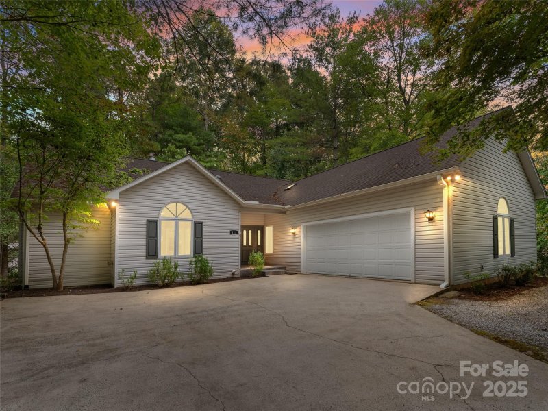 Property image 5 of 111 Wintergreen Drive in Deerlake Village, Brevard, NC 28712