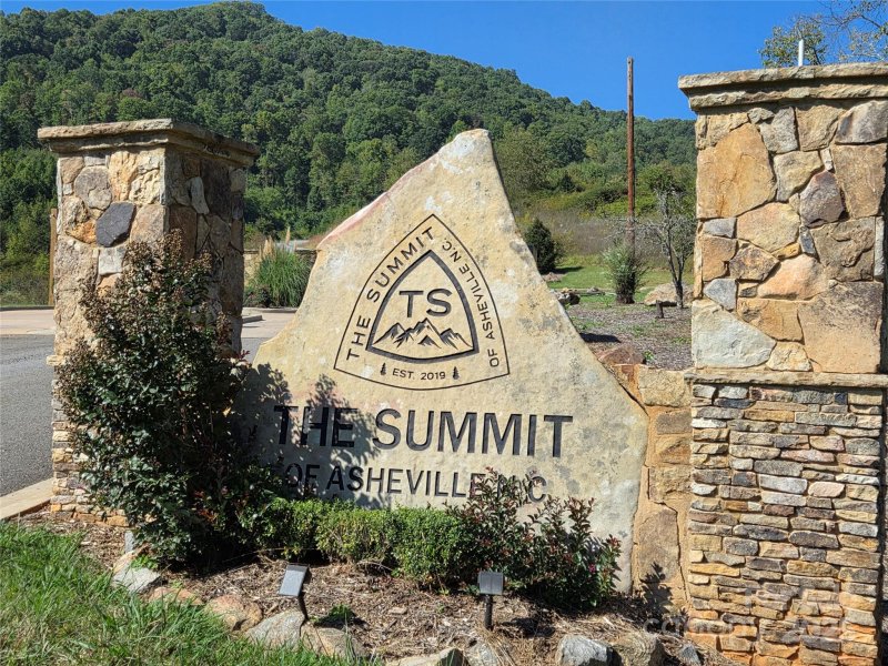 1505 Summit View Drive