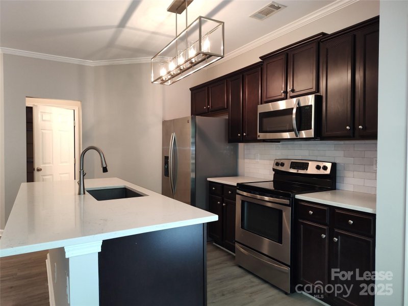 Property image 5 at 4062 Queensbridge Road, Charlotte, NC 28213