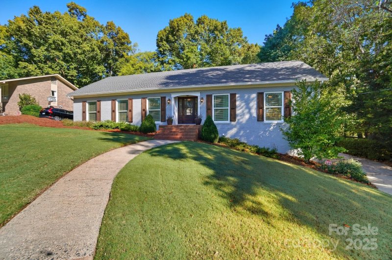 Property image 2 at 719 Peranna Place, Charlotte, NC 28211