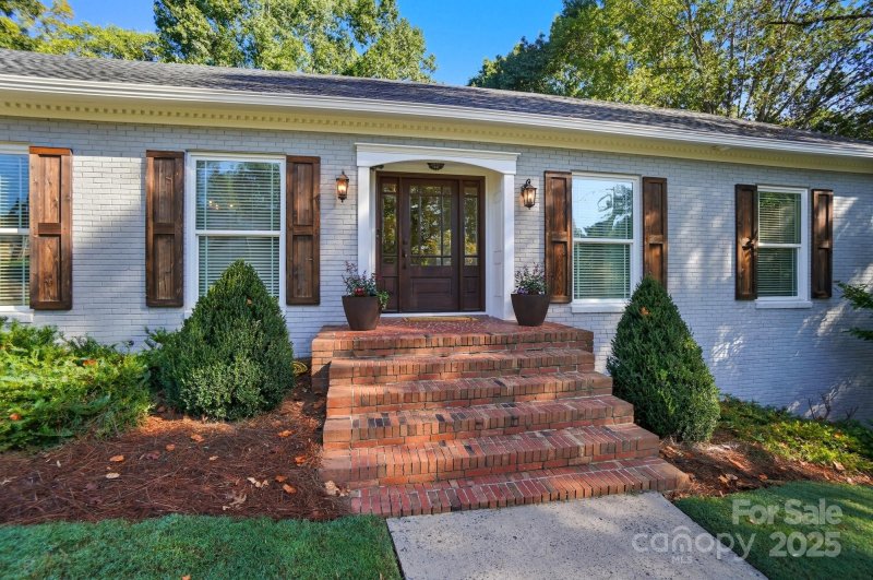 Property image 3 at 719 Peranna Place, Charlotte, NC 28211