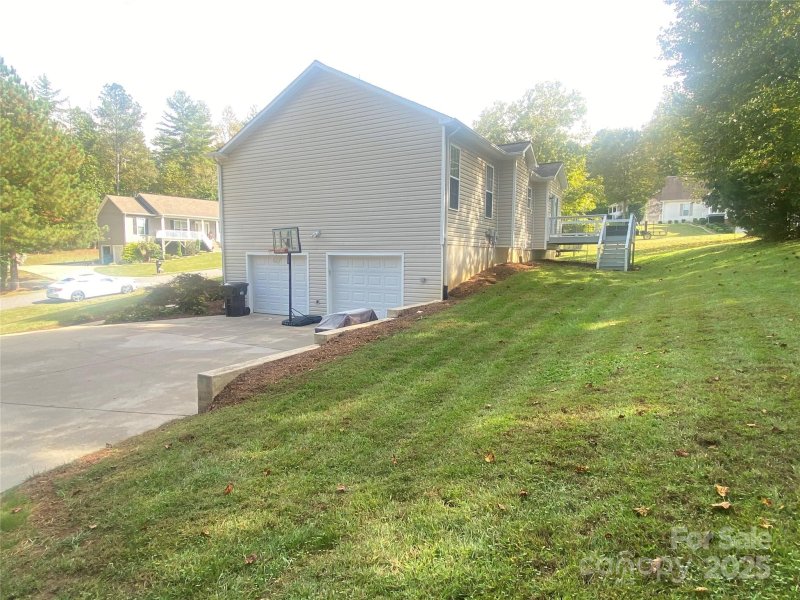 Property image 4 of 128 Forest Glen Way in River Glen, Morganton, NC 28655