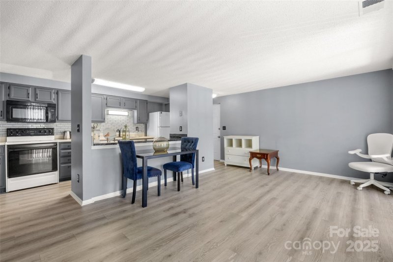 Property image 3 of 1634 Arlyn Circle in Colville Ii, Charlotte, NC 28213