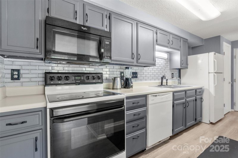 Property image 4 of 1634 Arlyn Circle in Colville Ii, Charlotte, NC 28213