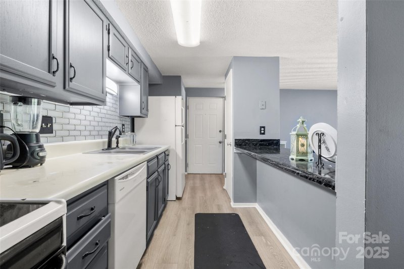 Property image 5 of 1634 Arlyn Circle in Colville Ii, Charlotte, NC 28213