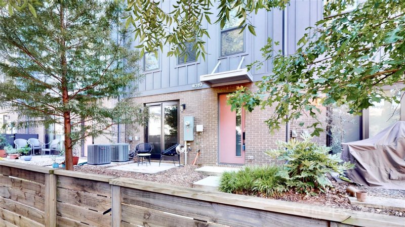 Property image 2 of 4019 Plaza Row Court in Villa Heights, Charlotte, NC 28205