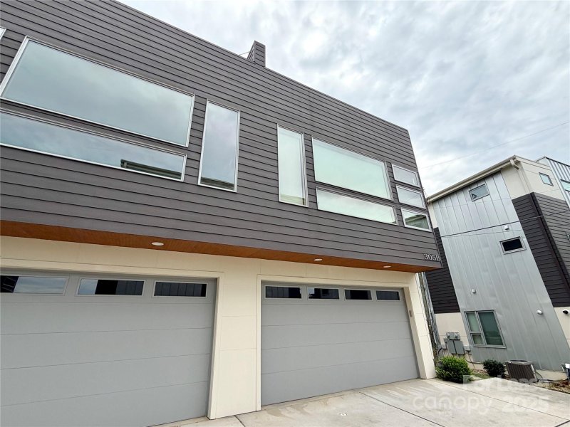 Property image 2 at 305 Mcninch Street, Charlotte, NC 28202