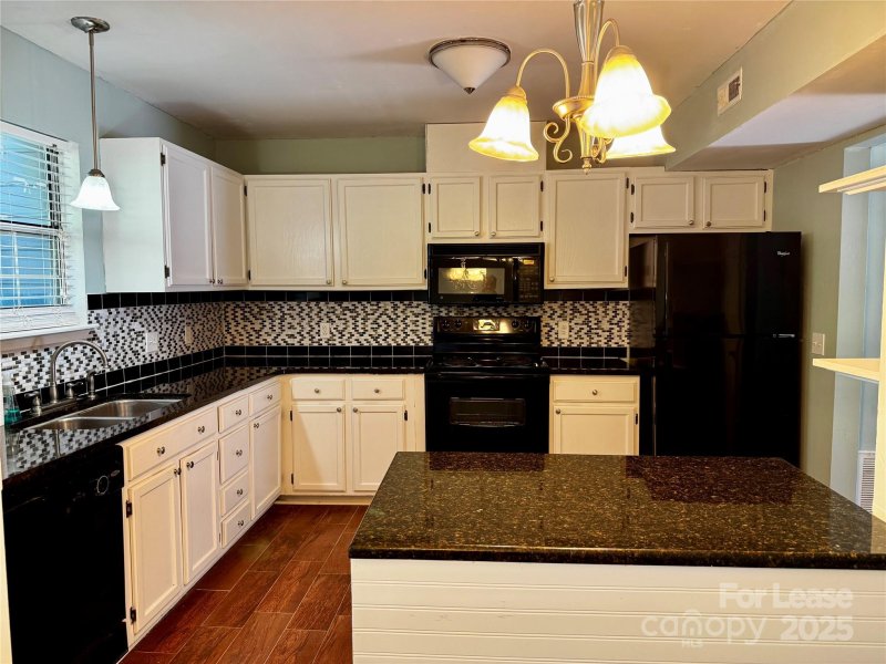 Property image 2 of 6048 Heath Valley Road in Heathstead, Charlotte, NC 28210