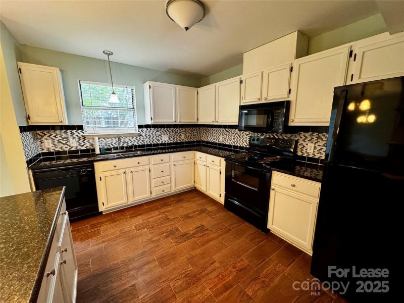 Property image 5 of 6048 Heath Valley Road in Heathstead, Charlotte, NC 28210