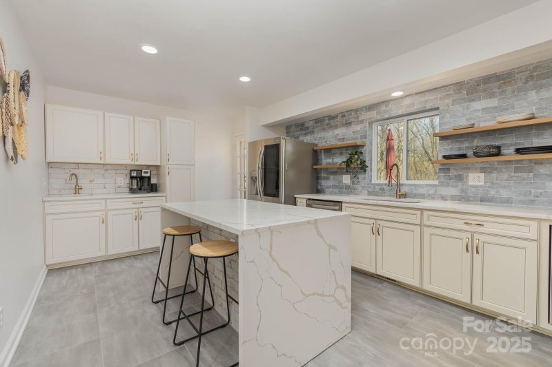 Property image 4 of 9520 Hickory Creek Road in Pine Island, Charlotte, NC 28214