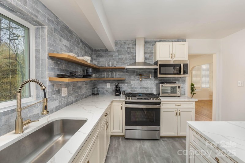 Property image 5 of 9520 Hickory Creek Road in Pine Island, Charlotte, NC 28214