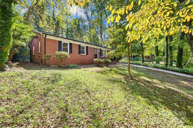 Property image 2 of 1312 Forest Park Drive in Bellevue, Statesville, NC 28677