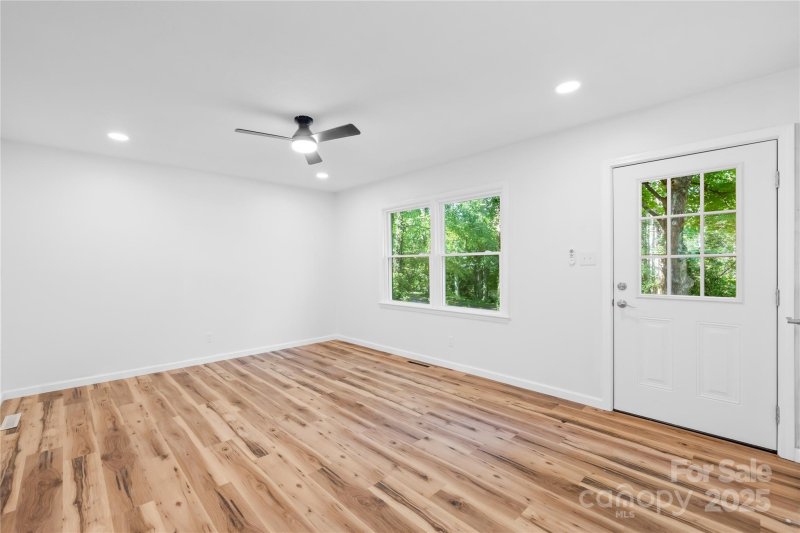 Property image 3 of 1312 Forest Park Drive in Bellevue, Statesville, NC 28677