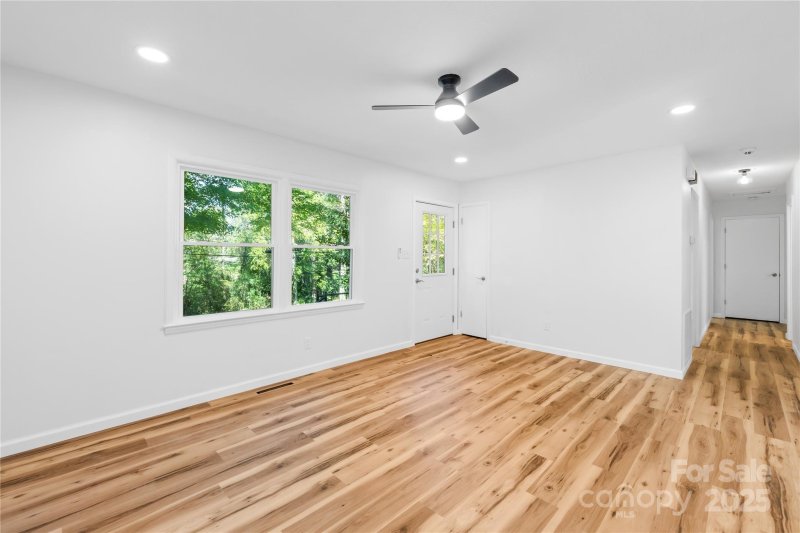 Property image 4 of 1312 Forest Park Drive in Bellevue, Statesville, NC 28677