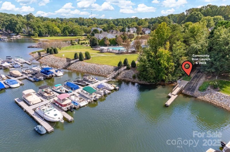 Property image 5 of 125 Castleton Drive in Wyndham Shores, Mooresville, NC 28117