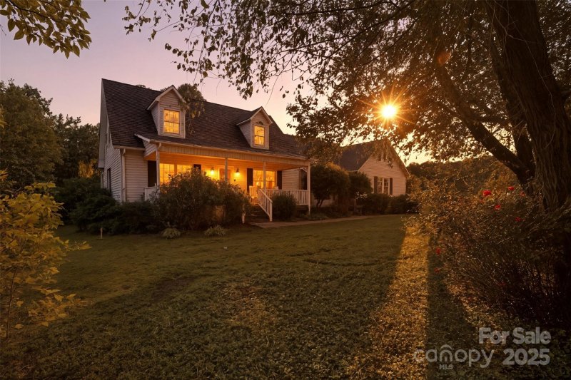 Milford Hills, Salisbury Community