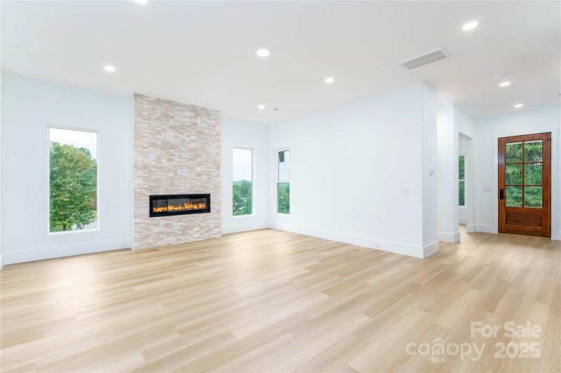 Property image 5 of 7362 Hemlock Court in Verdict Ridge, Denver, NC 28037