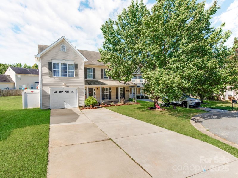 Property image 2 of 7125 Roaming Path Court in Montclair Park, Charlotte, NC 28214