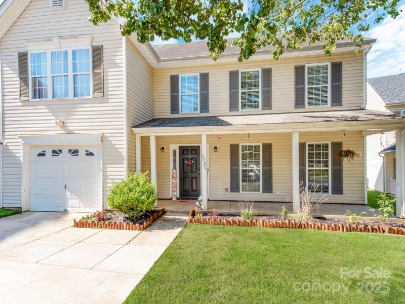 Property image 3 of 7125 Roaming Path Court in Montclair Park, Charlotte, NC 28214