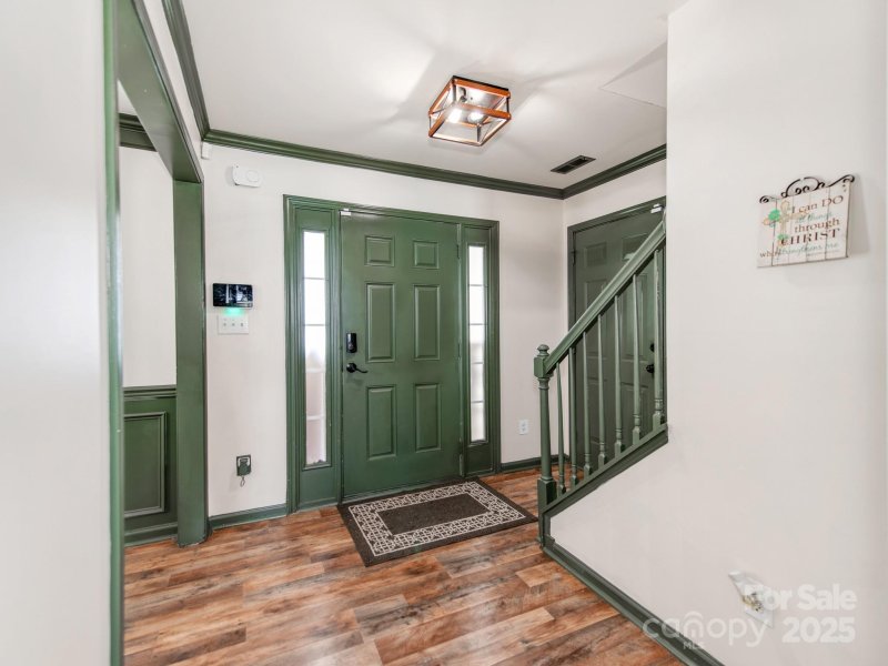 Property image 5 of 7125 Roaming Path Court in Montclair Park, Charlotte, NC 28214