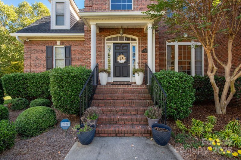 Property image 3 of 5405 Stoney Ridge Court in Graystone Estates, Belmont, NC 28012