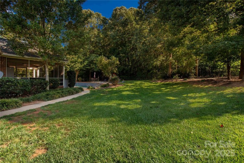 Property image 4 of 5405 Stoney Ridge Court in Graystone Estates, Belmont, NC 28012