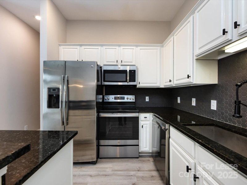 Property image 3 at 729 Garden District Drive, Charlotte, NC 28202