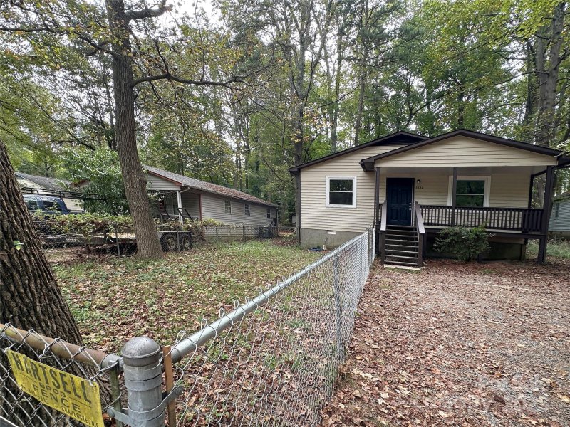 Property image 4 of 3630 Durham Lane in Trexler Acres, Charlotte, NC 28269