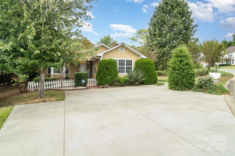 Property image 2 of 2909 Huckleberry Hill Drive in Mulberry Village, Fort Mill, SC 29715