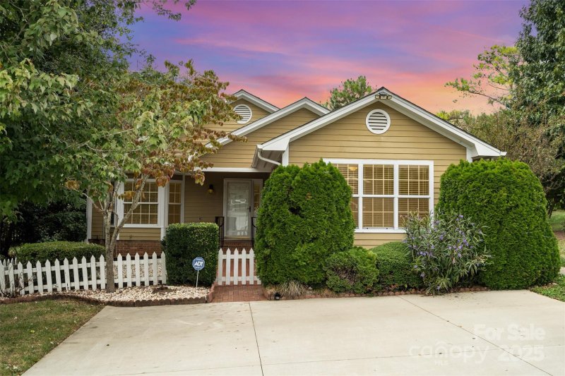 Property image 4 of 2909 Huckleberry Hill Drive in Mulberry Village, Fort Mill, SC 29715