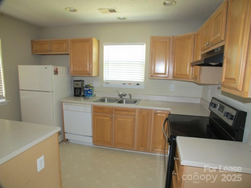 Property image 2 at 10116 Forest Landing Drive, Charlotte, NC 28213