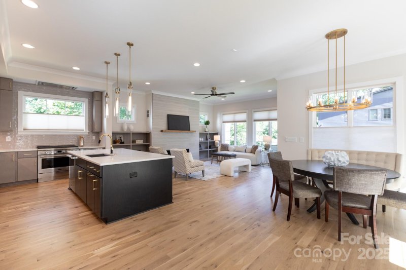 Property image 3 of 4325 Raney Way in Oakhurst, Charlotte, NC 28205