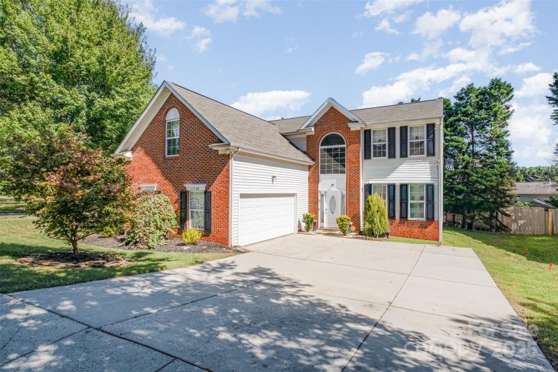 Stone Hollow, Huntersville Community