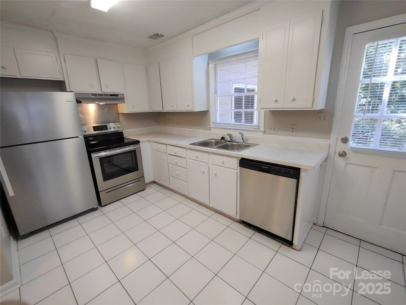 Property image 3 at 5948 Deveron Drive, Charlotte, NC 28211