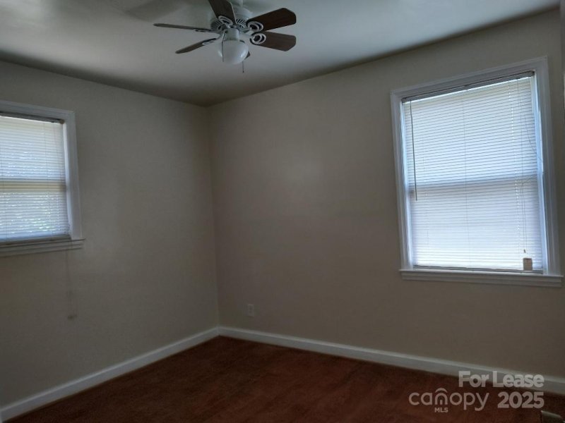 Property image 3 of 322 Hartford Avenue in Cedar Park, Charlotte, NC 28209