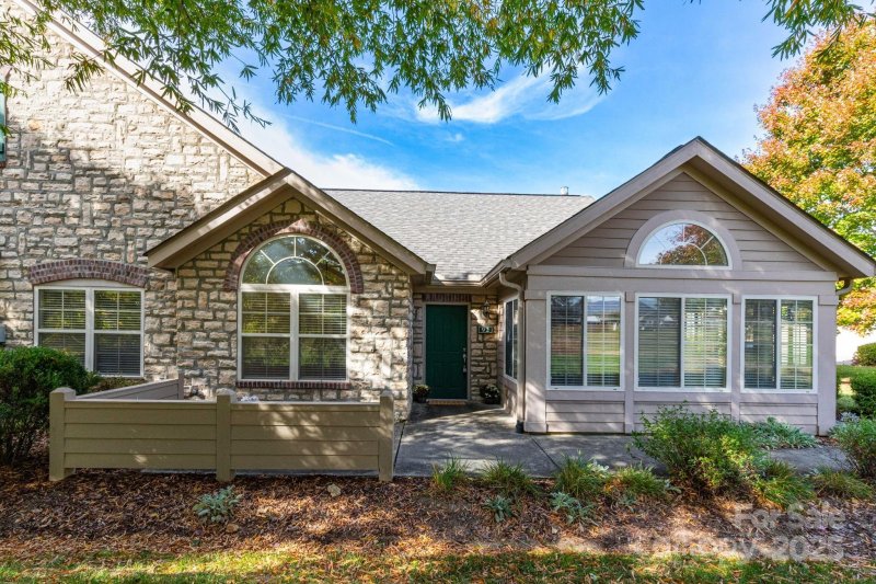 Property image 2 of 92 Mountain Meadow Circle in Hamburg Crossing, Weaverville, NC 28787