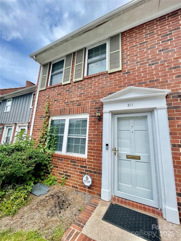 Wiltshire Village, Salisbury Community