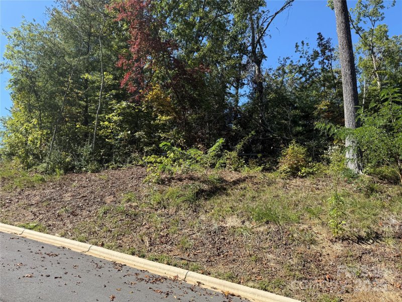 Property image 5 of 407 Old Fox Trail in Asheville West, Asheville, NC 28806