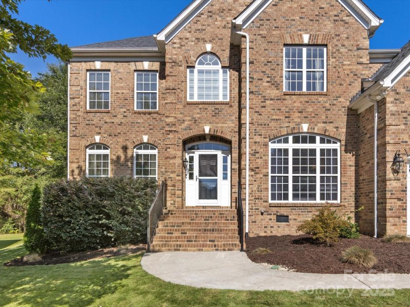 Property image 5 of 224 Clear Spring Court in Pleasant Glen, Fort Mill, SC 29708