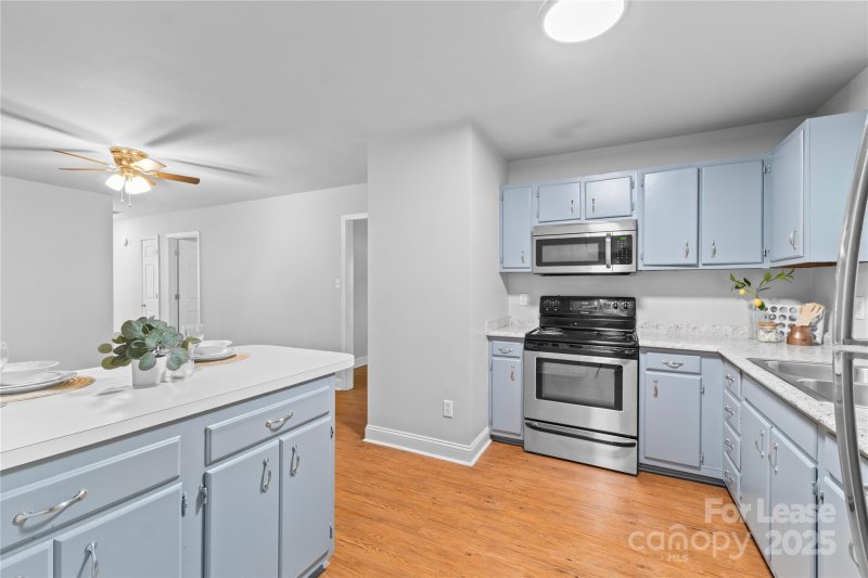 Property image 2 of 919 Pineborough Road in Parkview, Charlotte, NC 28212