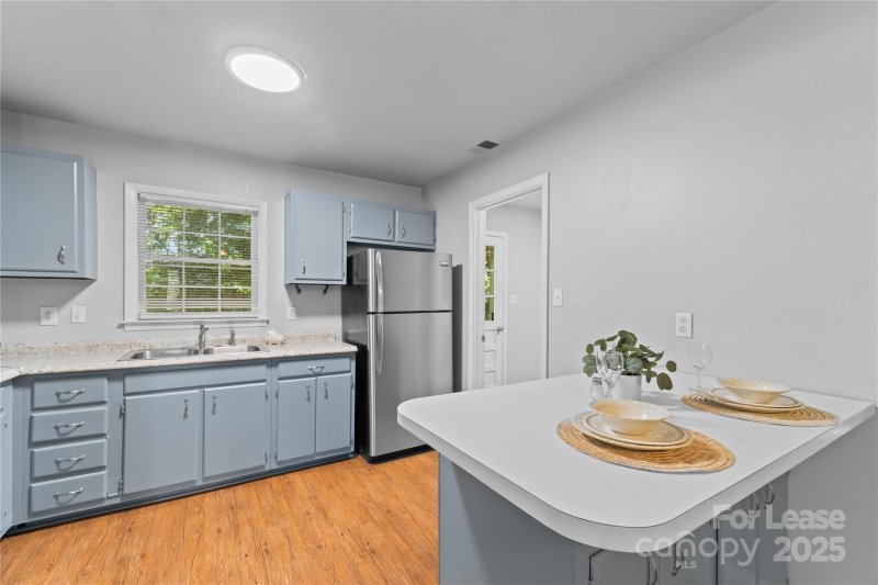 Property image 4 of 919 Pineborough Road in Parkview, Charlotte, NC 28212