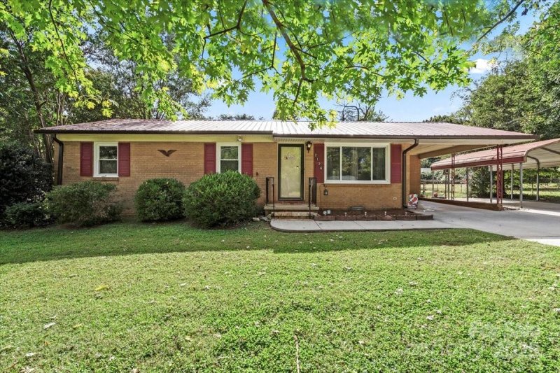 Property image 2 of 2126 Amesbury Drive in Woodlawn Park, Shelby, NC 28152